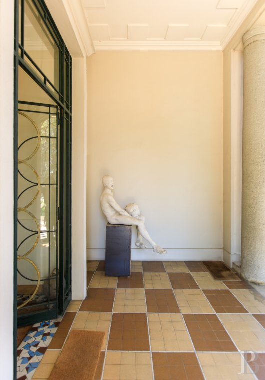En Saône-et-Loire, à Mâcon, une villa et son jardin entièrement de style Art déco - photo  n°10